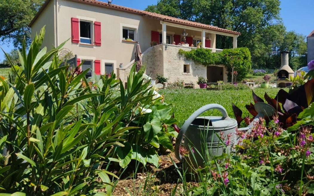 Le Colombie Gouleme Bed & Breakfast Concores Bagian luar foto